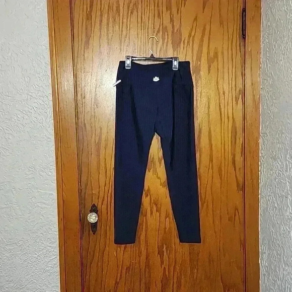 Beyond Yoga Caught in nocturnal navy - Picture 2 of 3